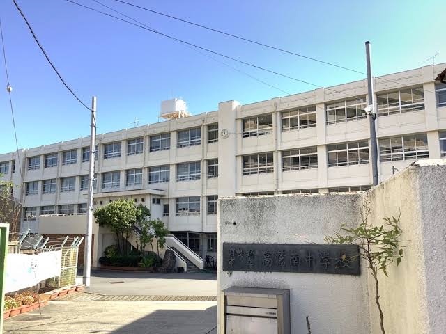 羽曳野市立高鷲南中学校