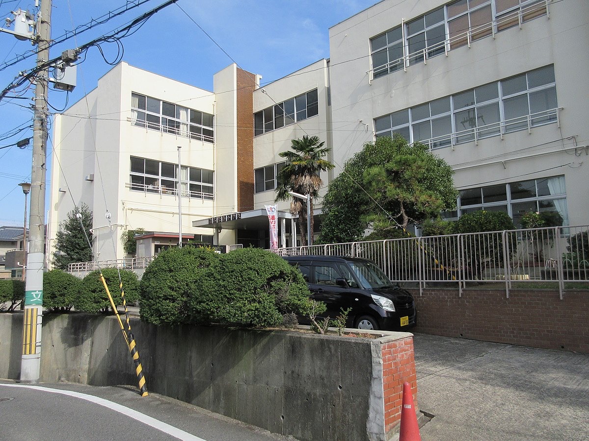 羽曳野市立高鷲南小学校